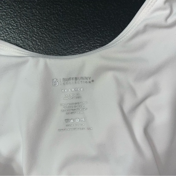 Buffbunny white covet crop top - Picture 2 of 3